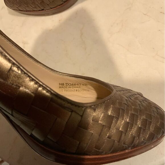 Cole Haan Gold Heeled Metallic Woven Leather Peep Toe Woman’s Pumps Size 6 - Picture 5 of 11
